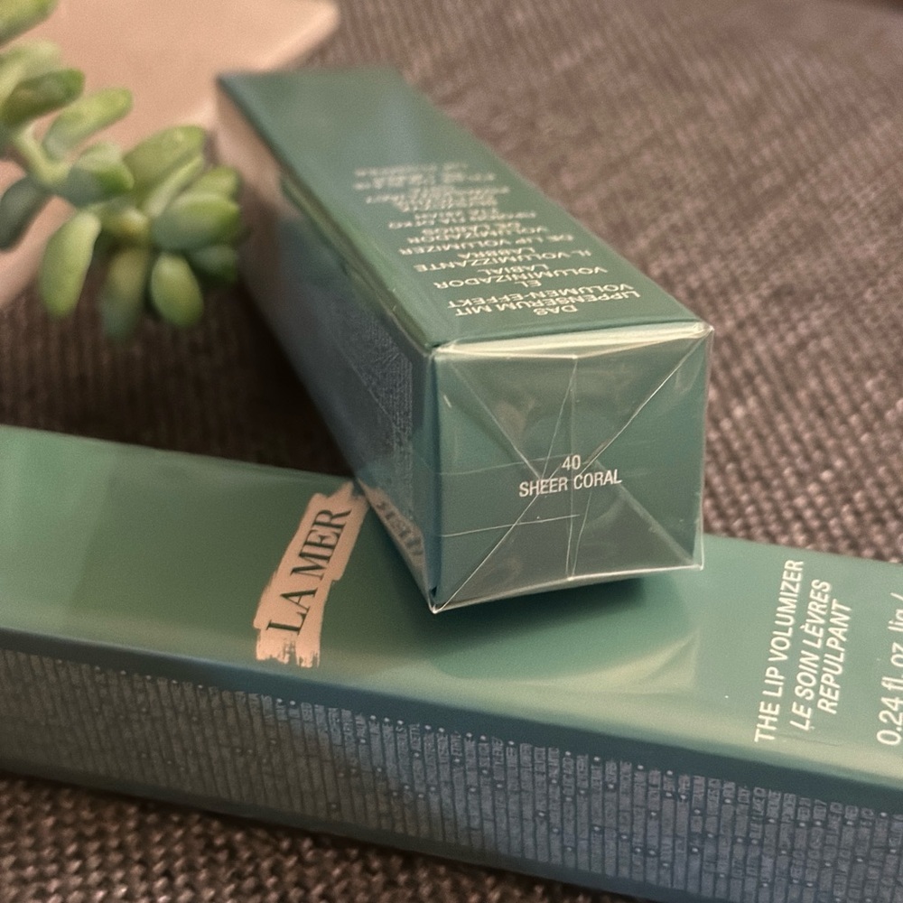 NEW La Mer The Lip Volumizer - Sheer Coral - Picture 4 of 8